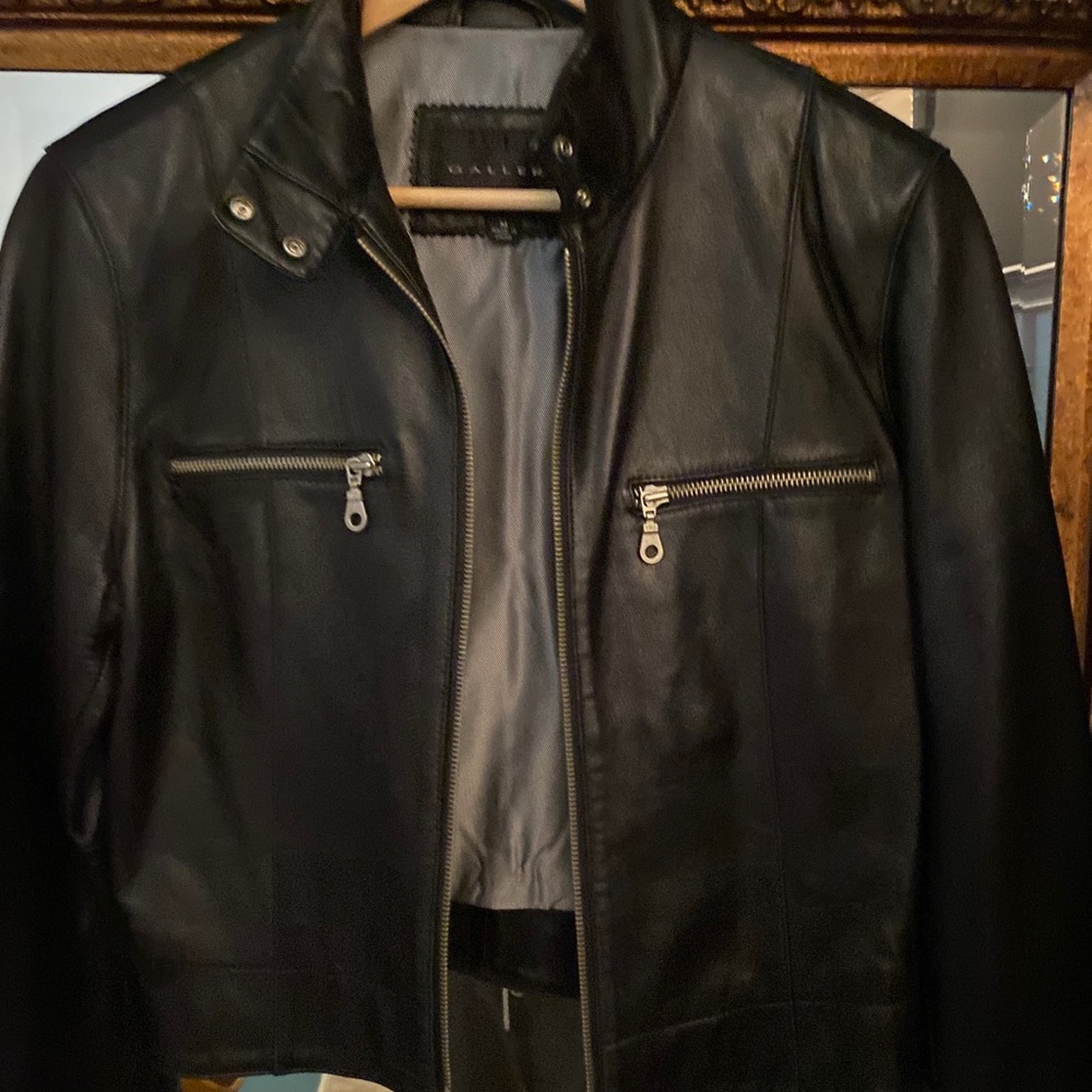 BLACK LEATHER JACKET - Picture 2 of 8